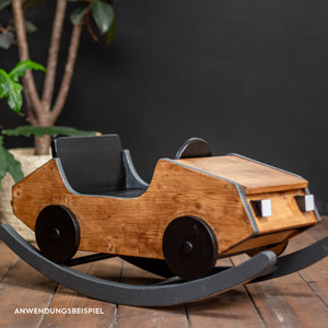 Industrial Design Schaukelauto mit Holzfarbe lackiert und dunkler Lasur upgecyclet