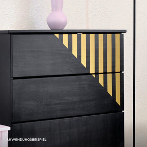 IKEA-Makeover Tarva Kommode mit schwarzem Möbellack und goldener Möbelfarbe, Möbel-Upcycling für Anfänger