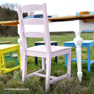 Stuhl in rosa streichen mit hochwertigen Farben für Möbel, wasserbasierte Lacke für Möbel-Upcycling
