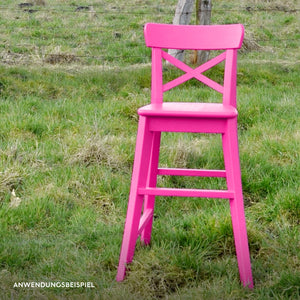 Pinke Holzfarbe im Farbton der Drachenfrucht, „Pitaya“ für ausgefallene DIY-Möbel und Wohninspiration mit Anwendungsbeispiel Stuhl